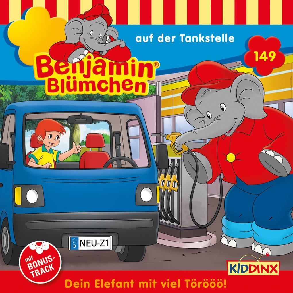 Benjamin auf der Tankstelle