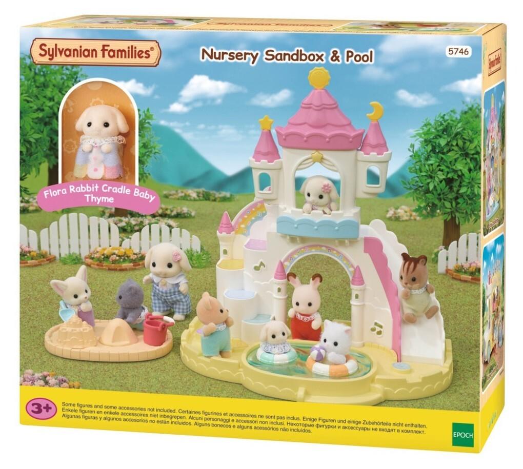 Sylvanian Families - Erlebniskindergarten Sandkasten und Pool mit Figur