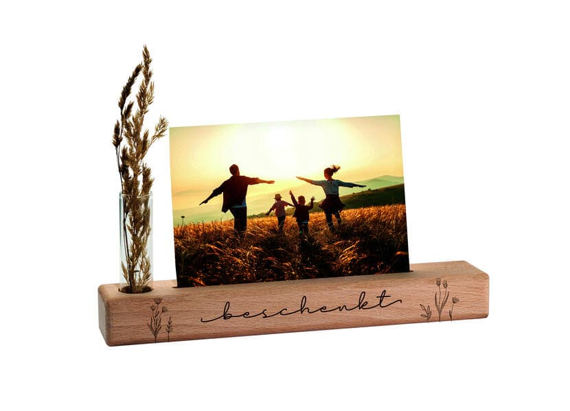 Postkartenhalter beschenkt