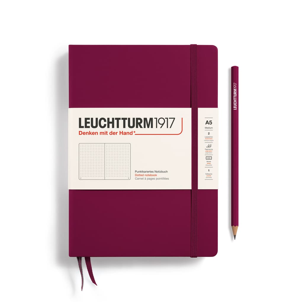 Notizbuch Medium (A5), Hardcover, 251 nummerierte Seiten, Port Red, Dotted
