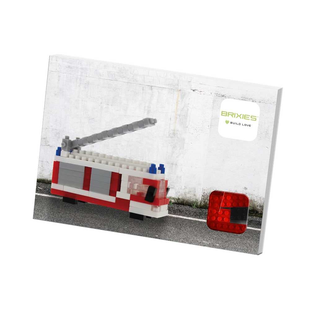 BRIXIES 220045 - Postkarte Feuerwehr, 3D Konstruktionsbausatz aus Ministeinen, 133 Teile